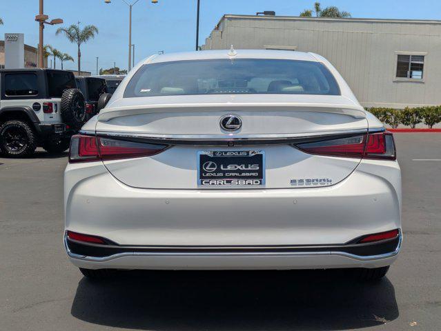 new 2025 Lexus ES 300h car, priced at $46,272