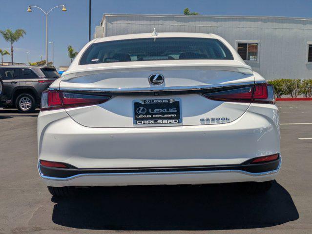 new 2025 Lexus ES 300h car, priced at $46,354