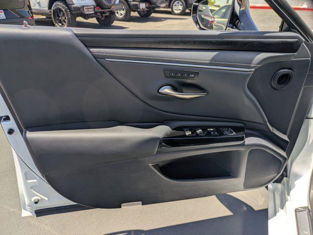 new 2025 Lexus ES 300h car, priced at $46,354