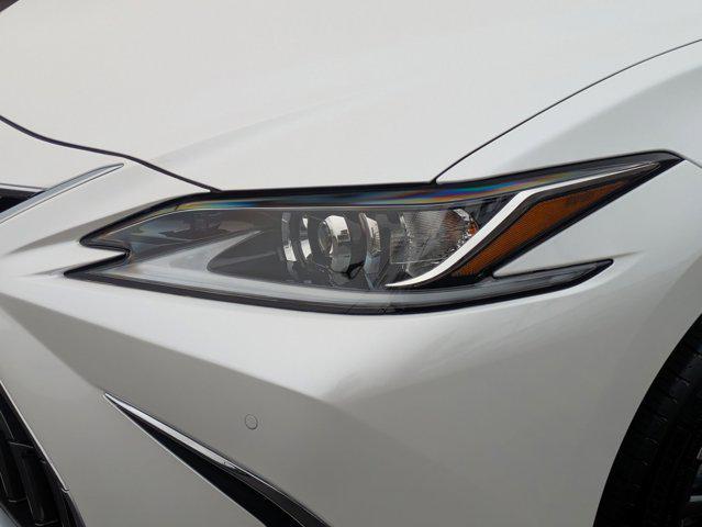new 2025 Lexus ES 300h car, priced at $48,565