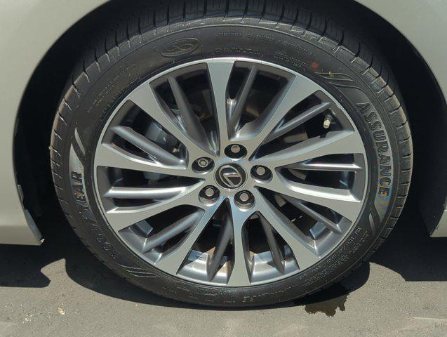 used 2020 Lexus ES 300h car, priced at $31,990