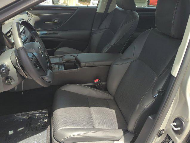 used 2020 Lexus ES 300h car, priced at $31,990