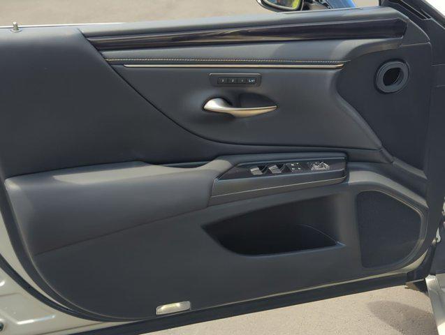 used 2020 Lexus ES 300h car, priced at $31,990