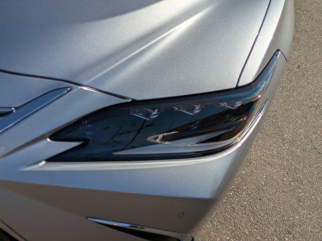 new 2025 Lexus ES 300h car, priced at $49,540