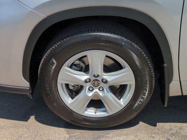 used 2023 Toyota Highlander car, priced at $34,554