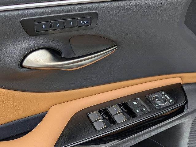 new 2025 Lexus ES 300h car, priced at $47,652