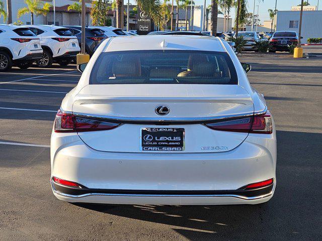 new 2025 Lexus ES 300h car, priced at $48,131