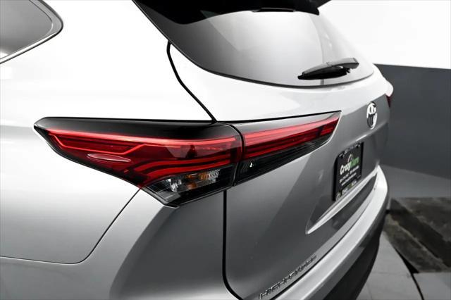 used 2022 Toyota Highlander car, priced at $28,995