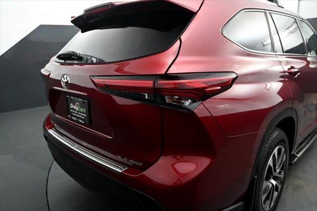used 2020 Toyota Highlander car, priced at $24,995
