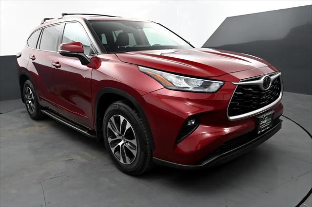 used 2020 Toyota Highlander car, priced at $24,995