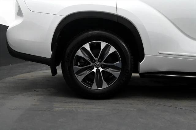 used 2022 Toyota Highlander car, priced at $32,995