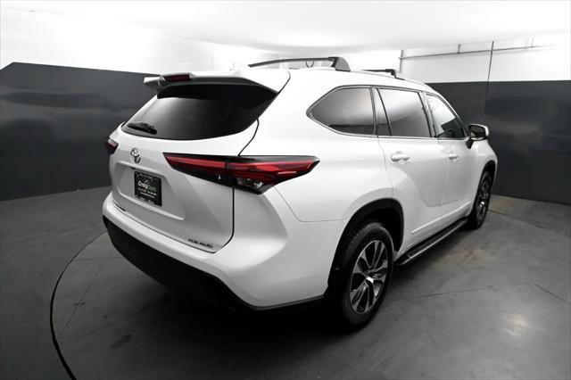used 2022 Toyota Highlander car, priced at $32,995