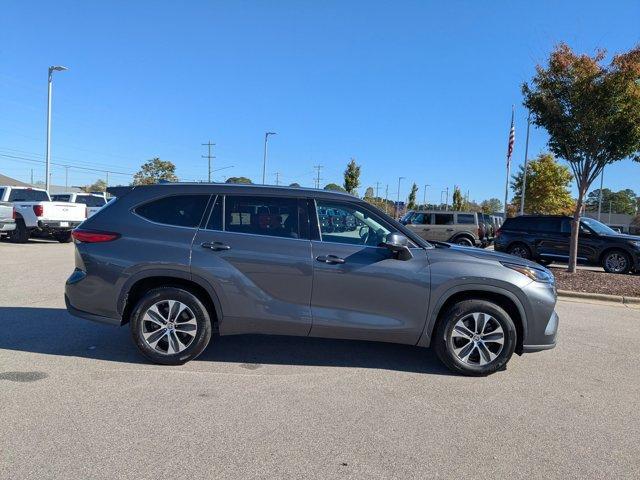 used 2021 Toyota Highlander car, priced at $26,990