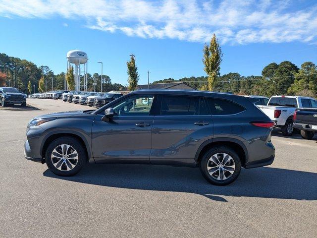 used 2021 Toyota Highlander car, priced at $26,990