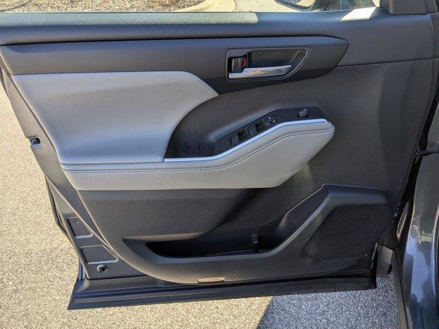 used 2021 Toyota Highlander car, priced at $26,990