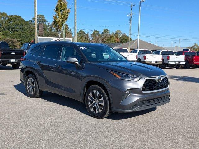 used 2021 Toyota Highlander car, priced at $26,990