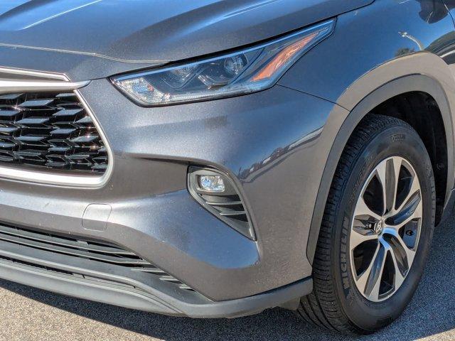 used 2021 Toyota Highlander car, priced at $26,990
