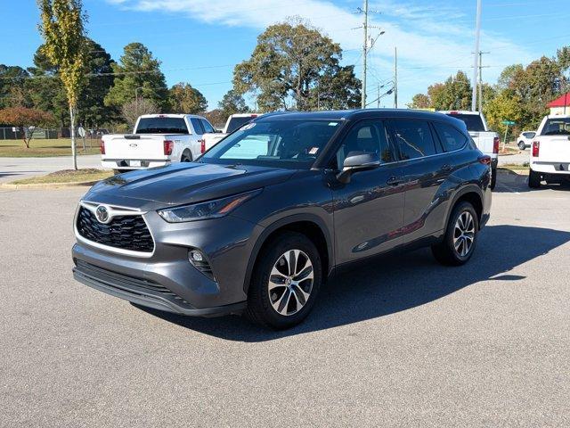 used 2021 Toyota Highlander car, priced at $26,990
