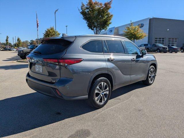 used 2021 Toyota Highlander car, priced at $26,990