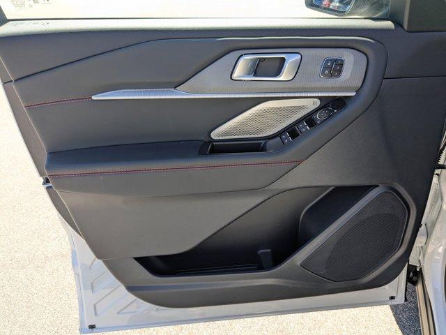 new 2025 Ford Explorer car