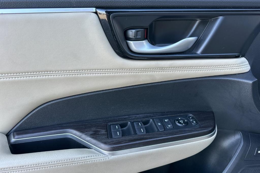 used 2018 Honda Clarity Plug-In Hybrid car, priced at $17,258