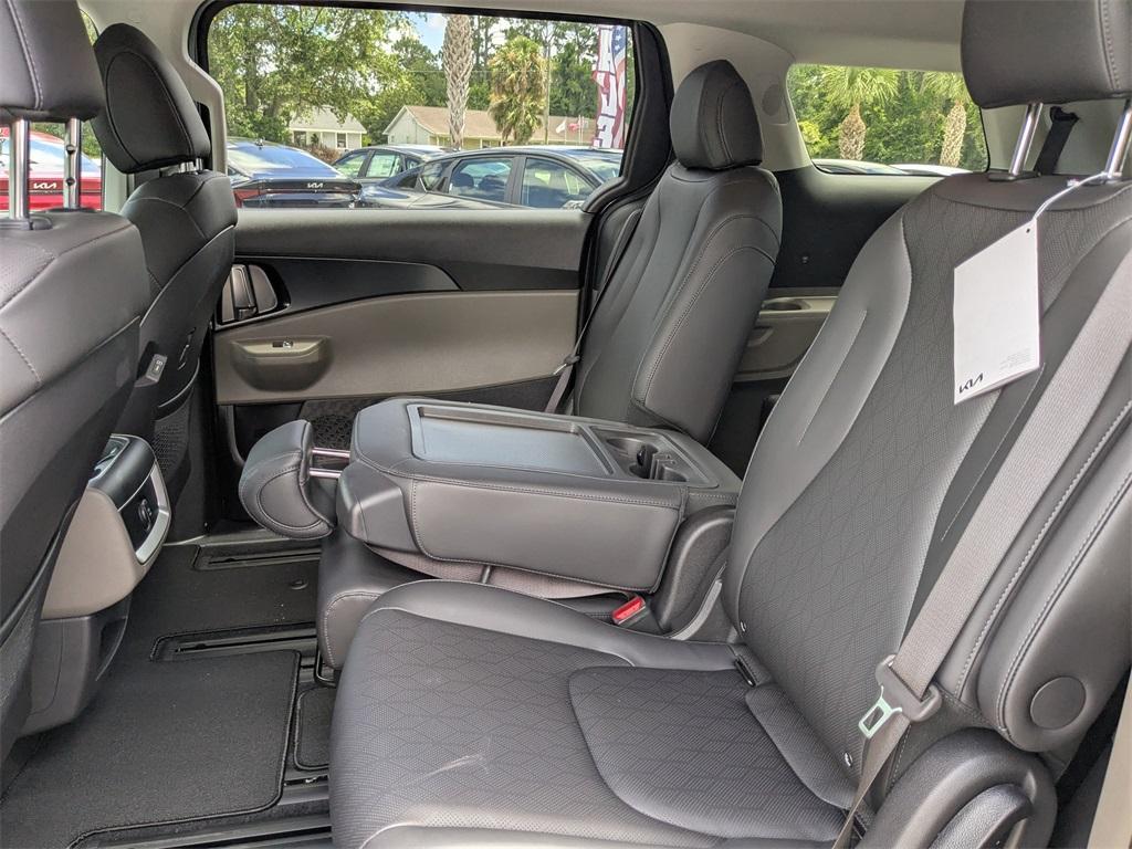 new 2025 Kia Carnival Hybrid car, priced at $41,110