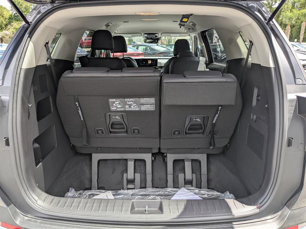 new 2025 Kia Carnival Hybrid car, priced at $41,110