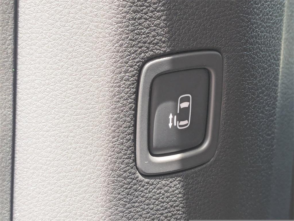new 2025 Kia Carnival Hybrid car, priced at $41,110