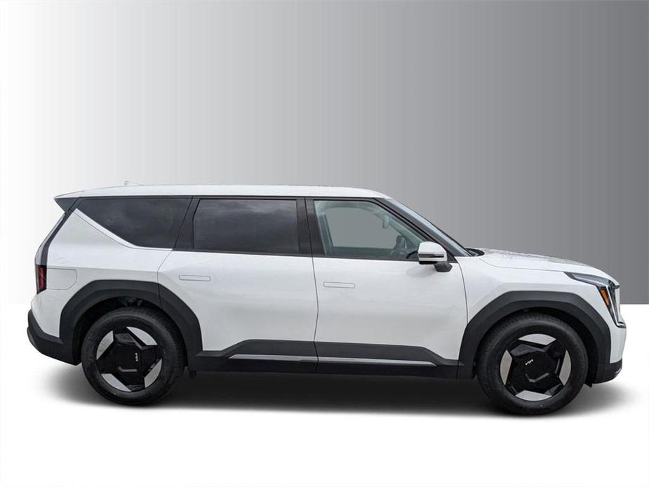 new 2024 Kia EV9 car, priced at $51,615