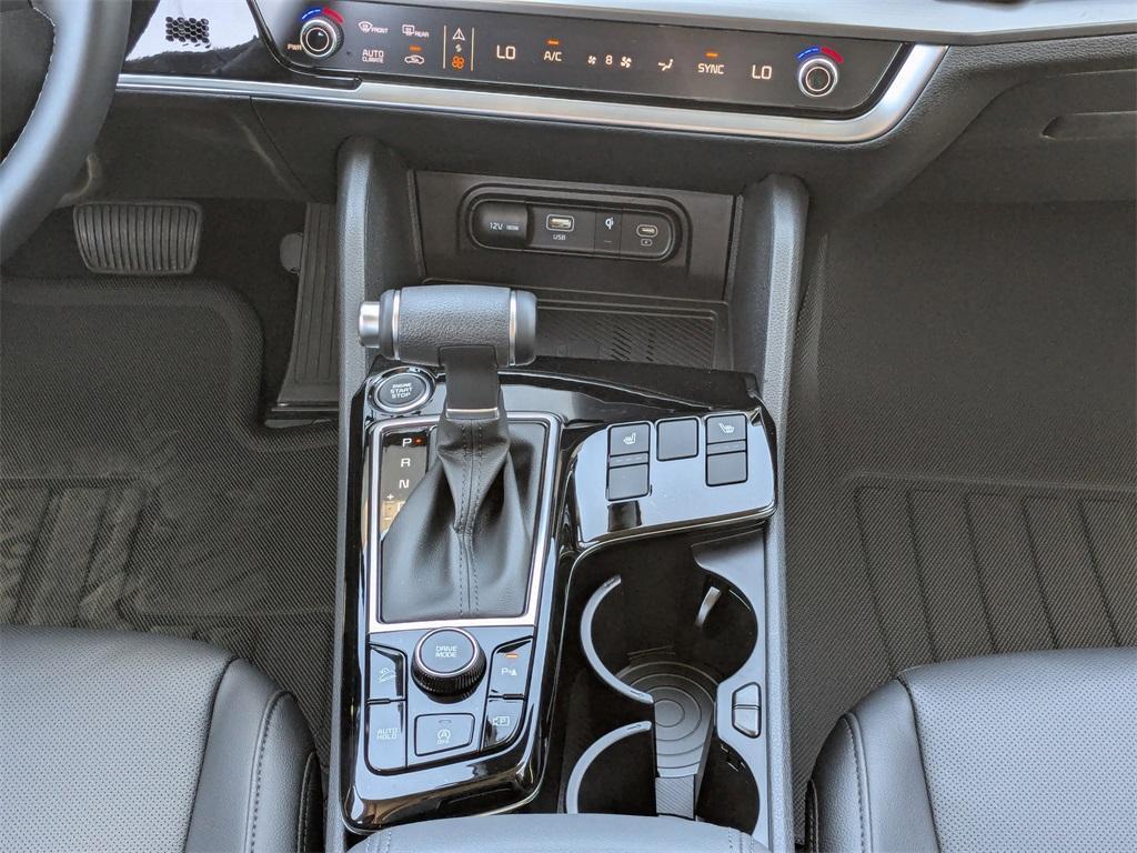 new 2025 Kia Sportage car, priced at $30,271