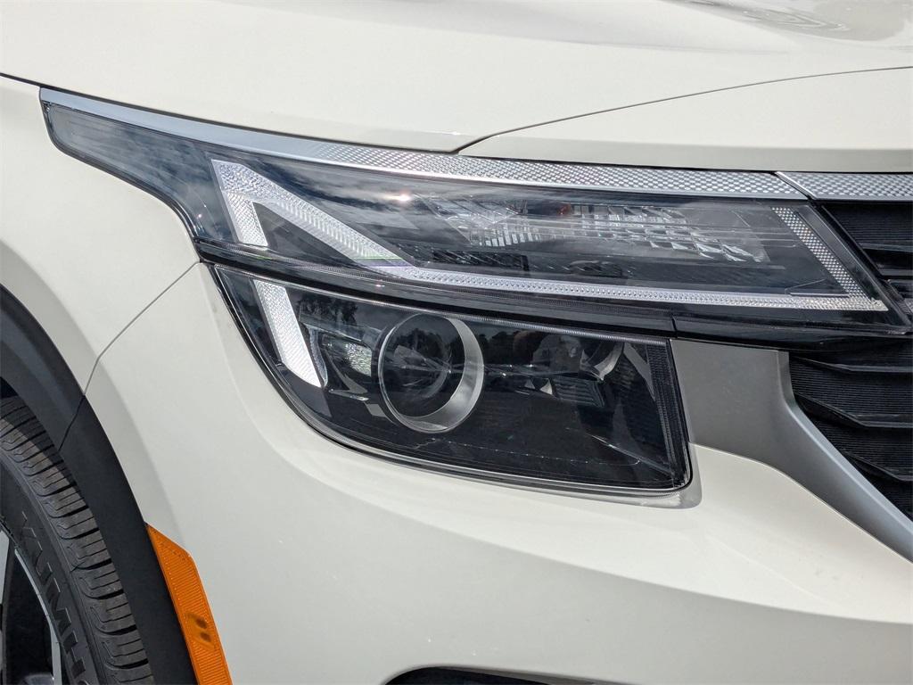 new 2025 Kia Seltos car, priced at $25,910