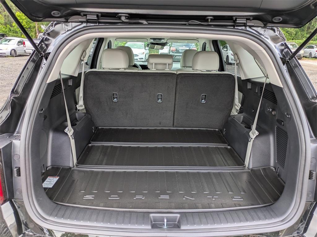 new 2025 Kia Sorento car, priced at $37,895
