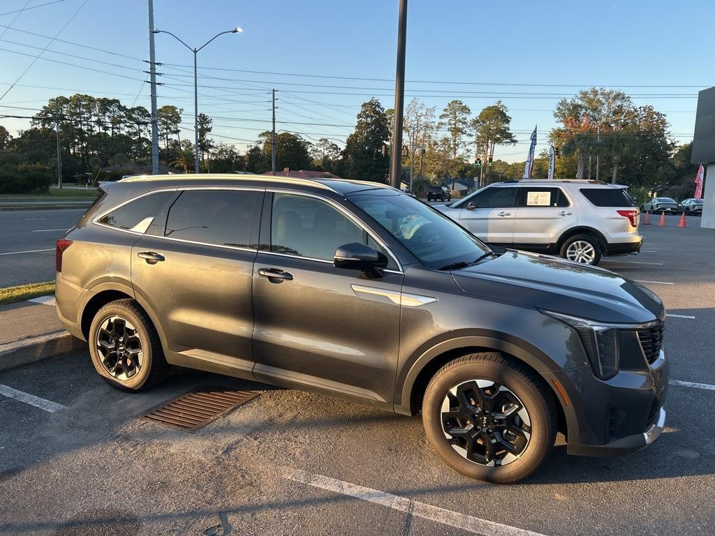 used 2024 Kia Sorento car, priced at $29,588