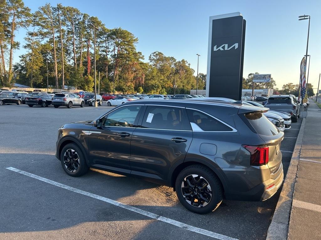 used 2024 Kia Sorento car, priced at $29,588