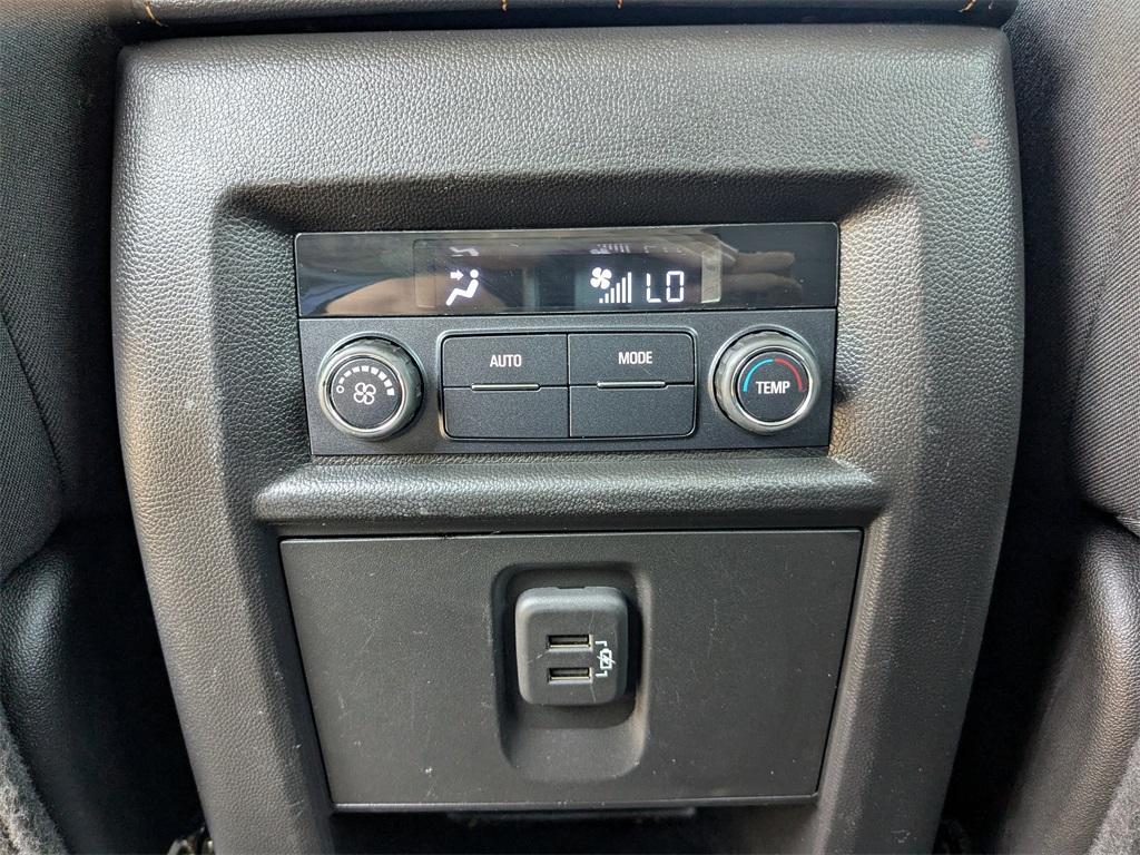 used 2020 Chevrolet Traverse car, priced at $23,988