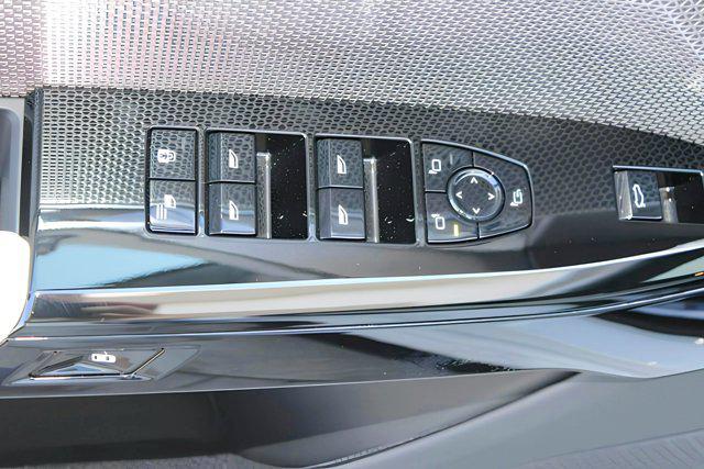 new 2025 BMW 760 car, priced at $129,735