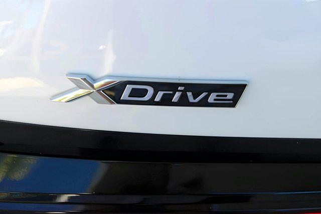 new 2025 BMW 760 car, priced at $129,735