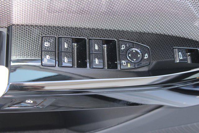 new 2025 BMW 760 car, priced at $129,735