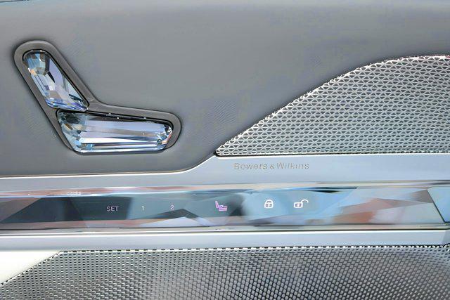 new 2025 BMW 760 car, priced at $129,735
