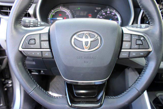 used 2020 Toyota Highlander Hybrid car, priced at $25,998