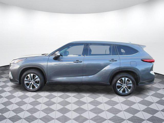 used 2020 Toyota Highlander Hybrid car, priced at $25,998