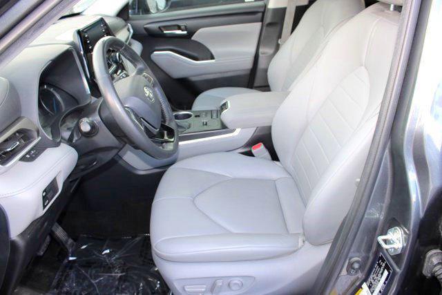 used 2020 Toyota Highlander Hybrid car, priced at $25,998