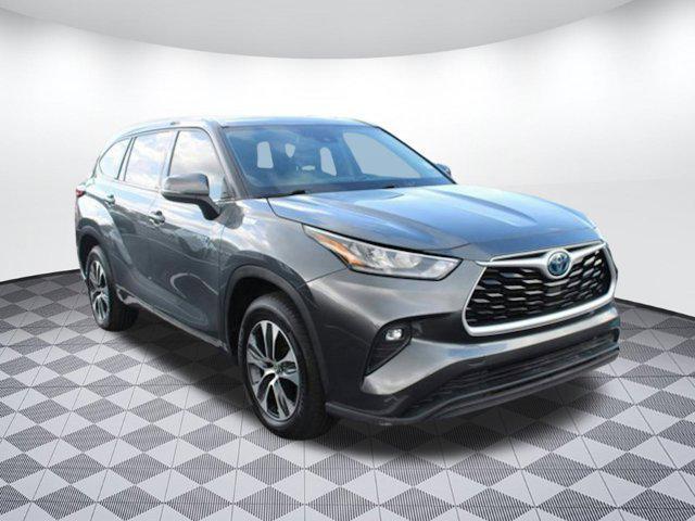 used 2020 Toyota Highlander Hybrid car, priced at $25,998