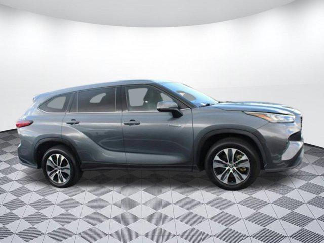 used 2020 Toyota Highlander Hybrid car, priced at $25,998