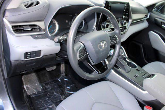 used 2020 Toyota Highlander Hybrid car, priced at $25,998