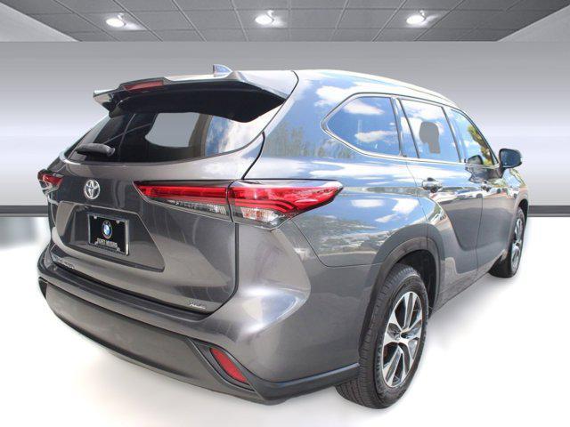 used 2020 Toyota Highlander car, priced at $24,498