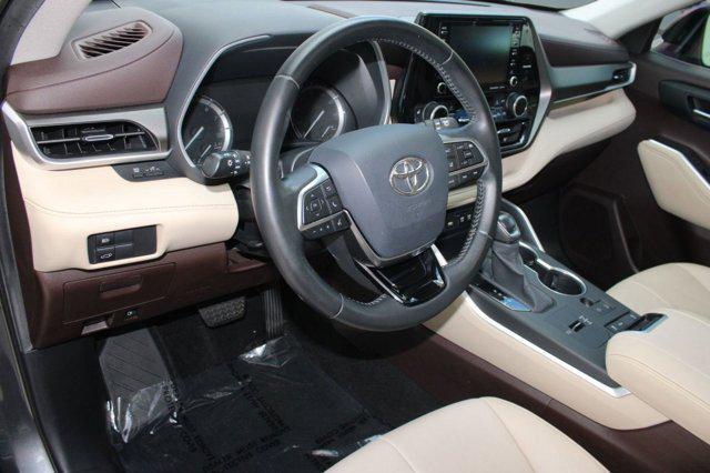 used 2020 Toyota Highlander car, priced at $24,498