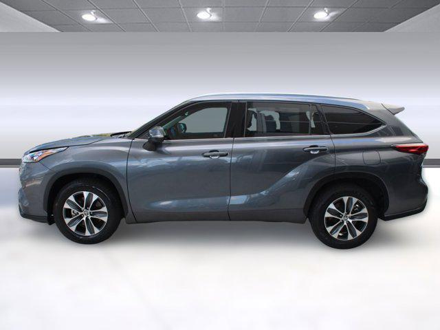 used 2020 Toyota Highlander car, priced at $24,498