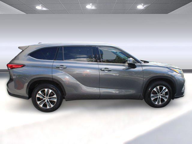 used 2020 Toyota Highlander car, priced at $24,498