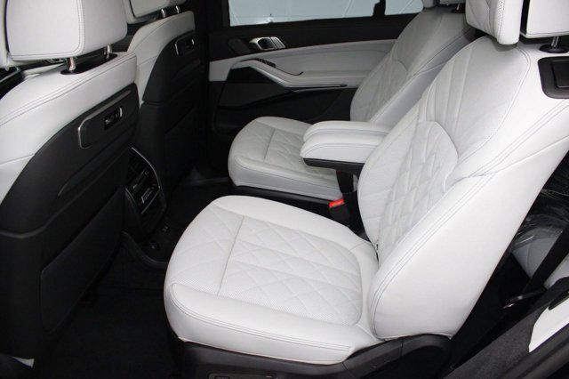 new 2026 BMW X7 car, priced at $101,385